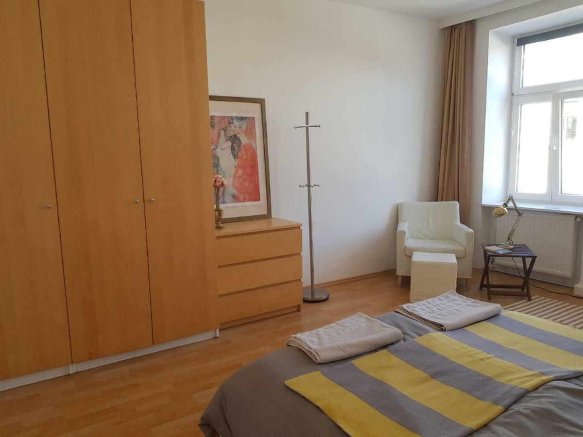 Schubert Park Apartment near Volksopera Wien Exteriör bild